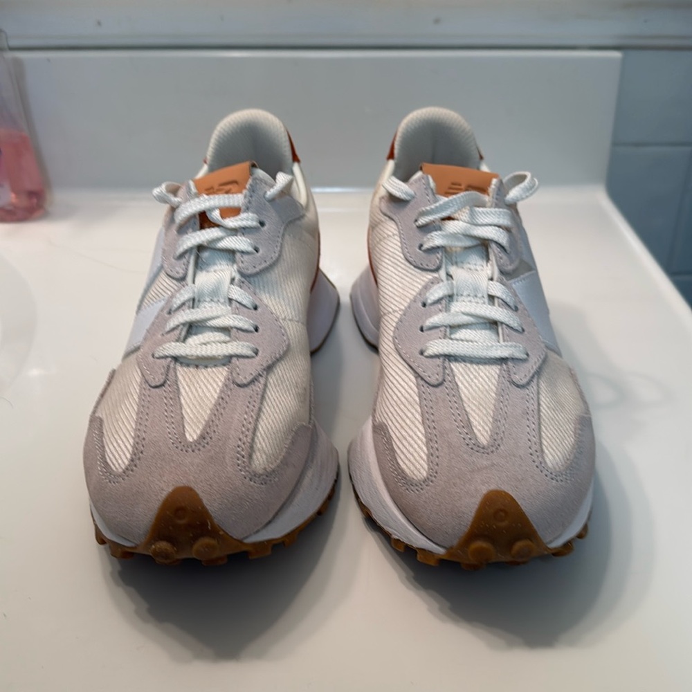 New Balance women’s 327